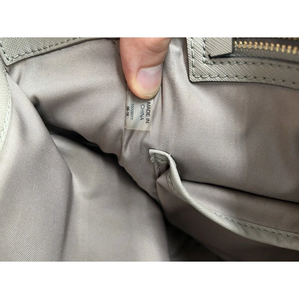 Tory Burch Robinson Tote Gray Heron (gray brown).